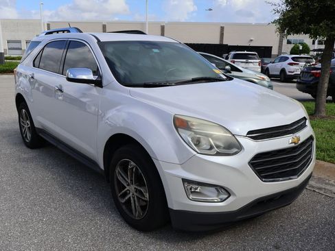 Used 2017 Chevrolet Equinox Premier w/ Enhanced Convenience Package FWD image 5