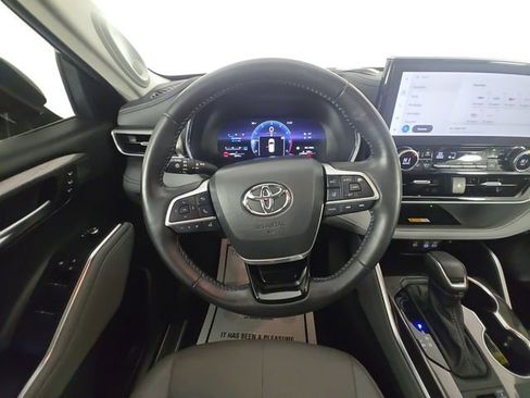 Used 2023 Toyota Highlander Platinum image 12