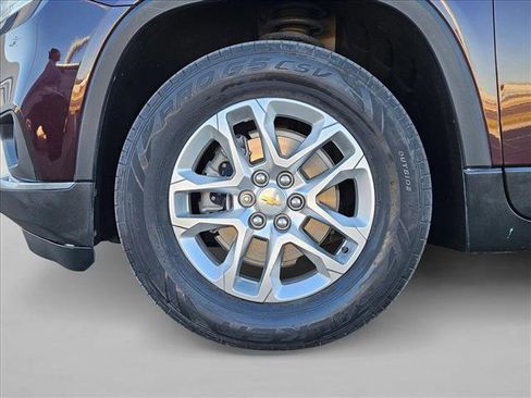 Used 2021 Chevrolet Traverse LT image 24