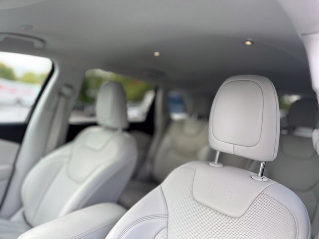 Used 2019 Jeep Cherokee Limited AWD/4WD image 11
