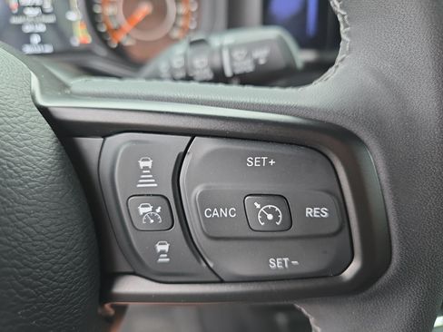 Used 2025 Jeep Wrangler Willys AWD/4WD image 23