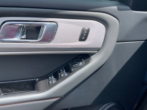 New 2026 Ford Explorer Active RWD image 5