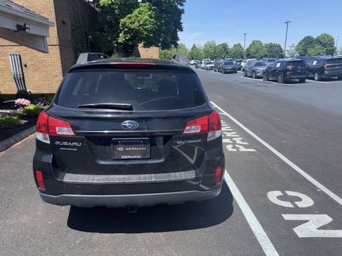 Used 2011 Subaru Outback 2.5i Premium w/ All-Weather Pkg AWD/4WD image 9