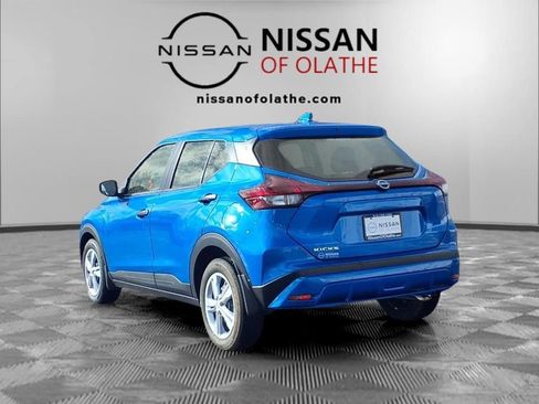 Certified 2025 Nissan Kicks Play S image 3