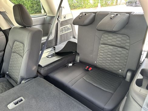 Used 2025 Nissan Pathfinder SV AWD/4WD image 32