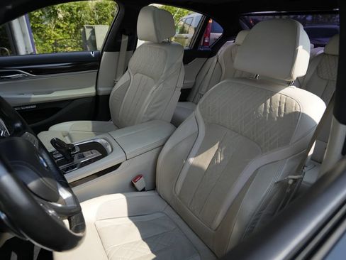 Used 2016 BMW 750i xDrive AWD/4WD image 16