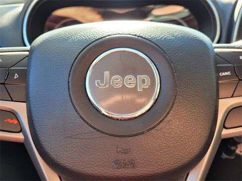 Certified 2020 Jeep Cherokee Latitude image 31