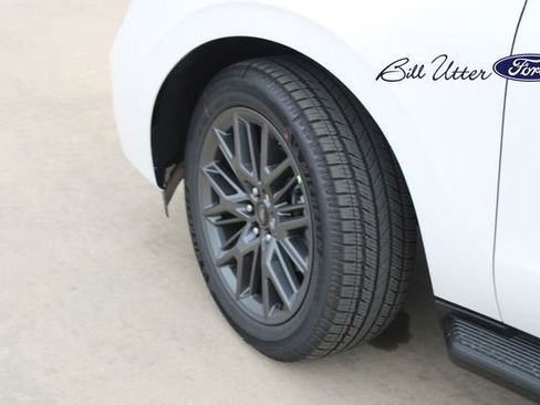 New 2026 Ford Expedition Platinum image 5