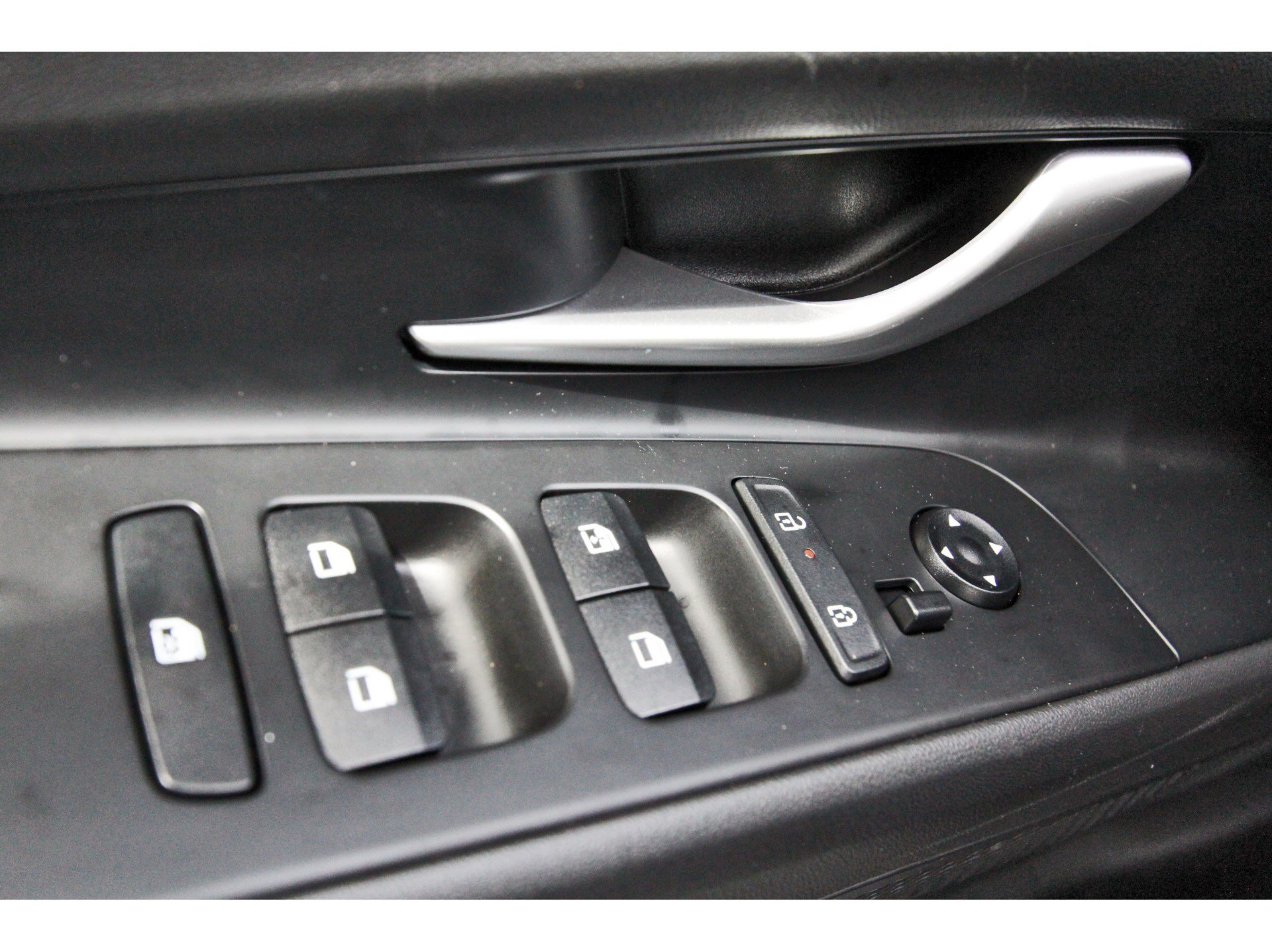 Used 2024 Hyundai Elantra SEL FWD image 21