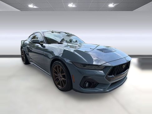 Used 2025 Ford Mustang GT Premium RWD image 6
