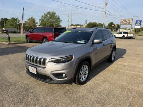 Used 2019 Jeep Cherokee Latitude w/ Popular Appearance Group FWD image 4