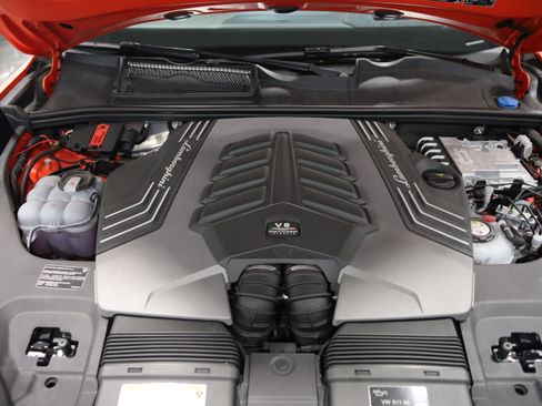Used 2025 Lamborghini Urus SE AWD/4WD image 40