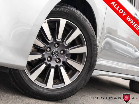 Used 2020 Toyota Sienna Limited image 13