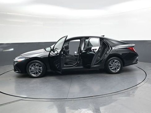 Used 2024 Hyundai Elantra SEL image 38