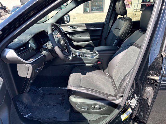 New 2026 Jeep Grand Cherokee Altitude AWD/4WD image 17