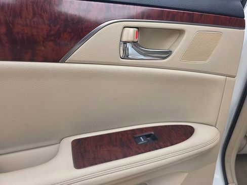 Used 2011 Toyota Avalon Limited image 17