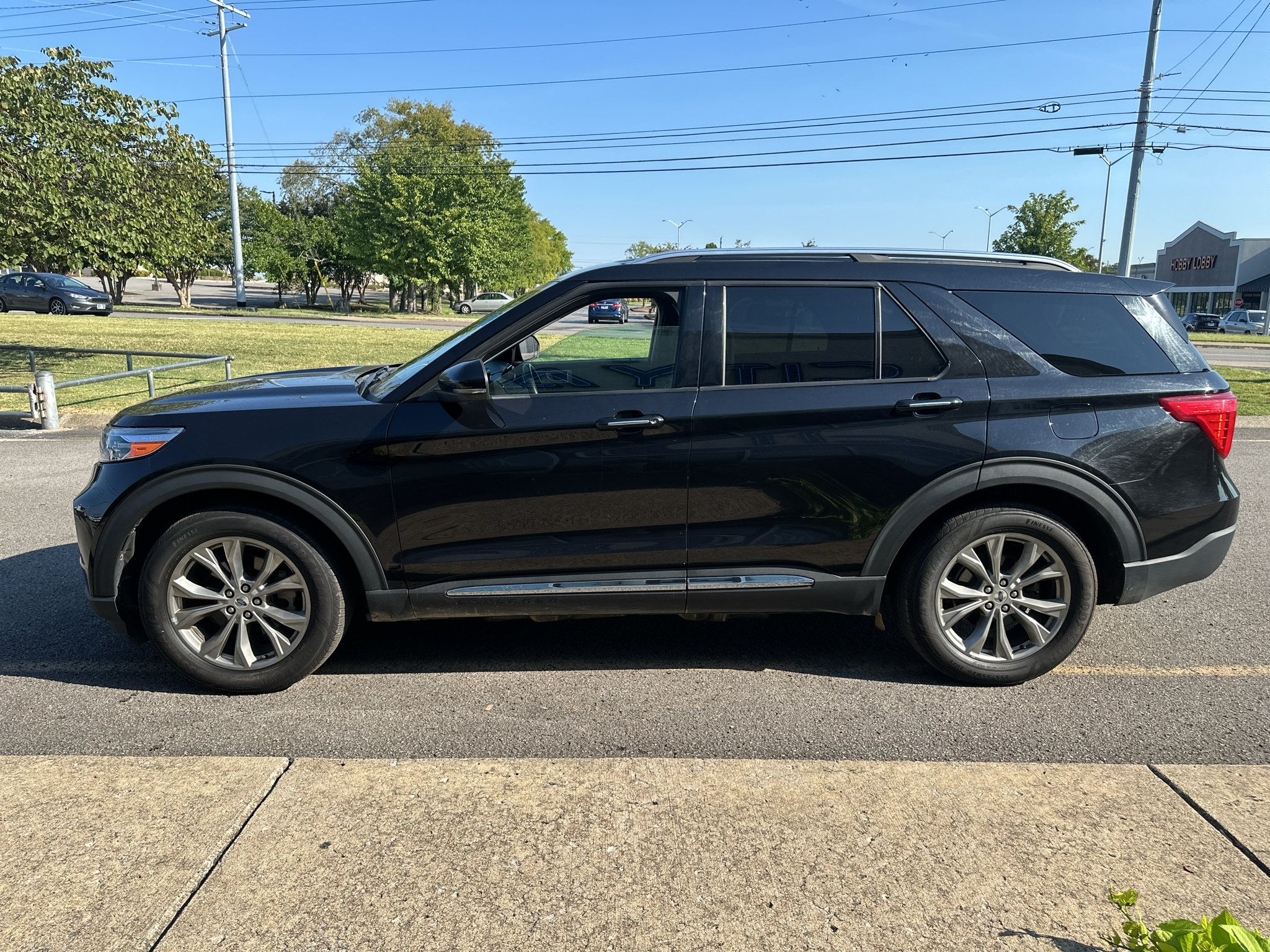 Used 2023 Ford Explorer Limited w/ Equipment Group 301A RWD image 7
