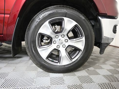 Used 2019 RAM 1500 Laramie AWD/4WD image 12