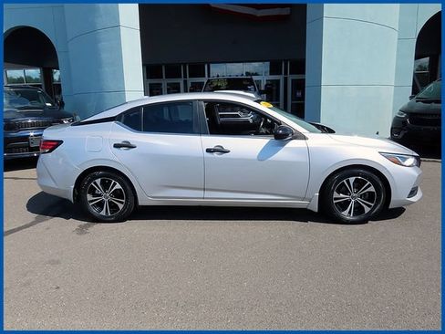 Used 2021 Nissan Sentra SV FWD image 2