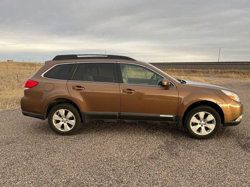 Used 2011 Subaru Outback 2.5i Premium w/ All-Weather Pkg image 6