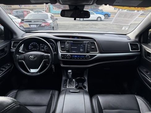 Used 2019 Toyota Highlander Plus image 16