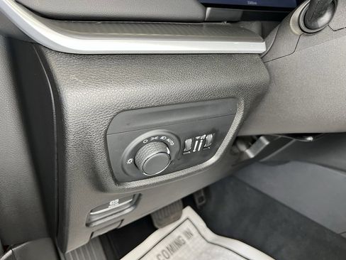 Used 2024 Jeep Grand Cherokee Altitude image 14