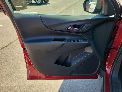 Used 2023 Chevrolet Equinox LT image 27