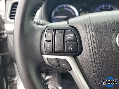 Used 2017 Toyota Highlander Limited image 26