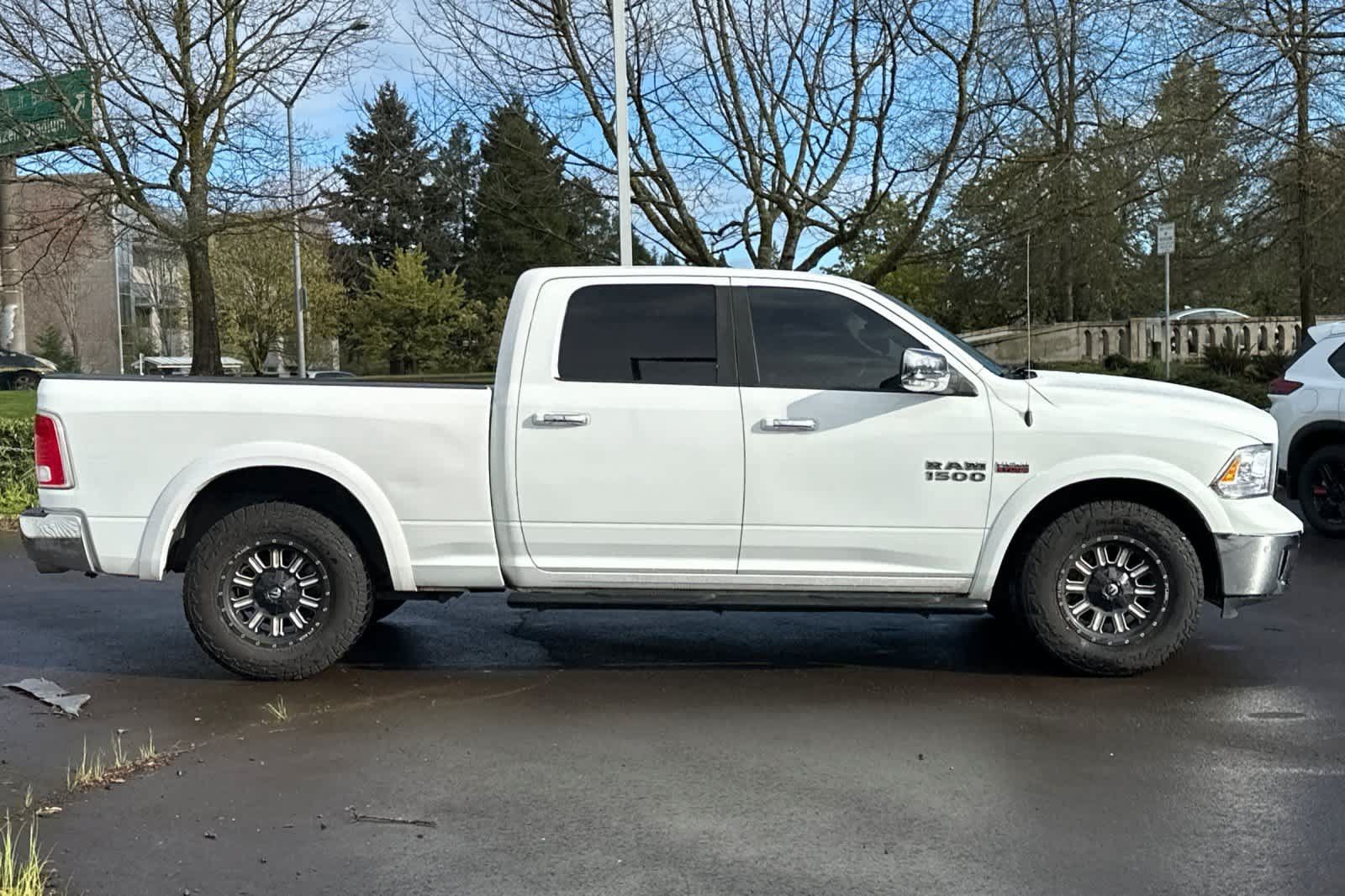 Used 2014 RAM 1500 Laramie w/ Convenience Group AWD/4WD image 8