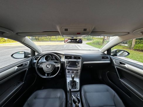 Used 2015 Volkswagen Golf S image 8