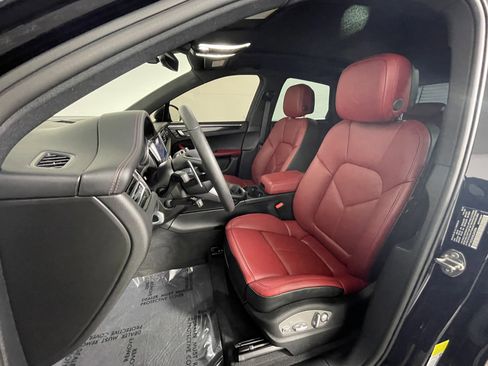 Used 2025 Porsche Macan S image 5