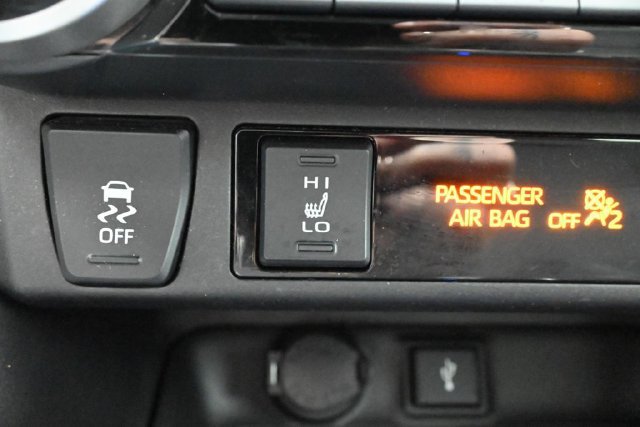 Used 2021 Toyota RAV4 XLE Premium AWD/4WD image 19