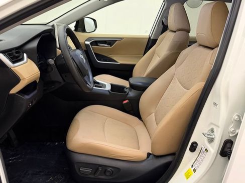 Used 2025 Toyota RAV4 XLE AWD/4WD image 18