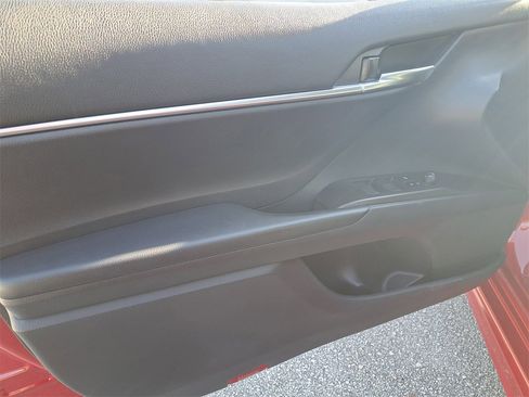 Used 2022 Toyota Camry SE image 12