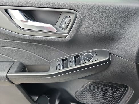 Used 2025 Ford Escape SE image 33