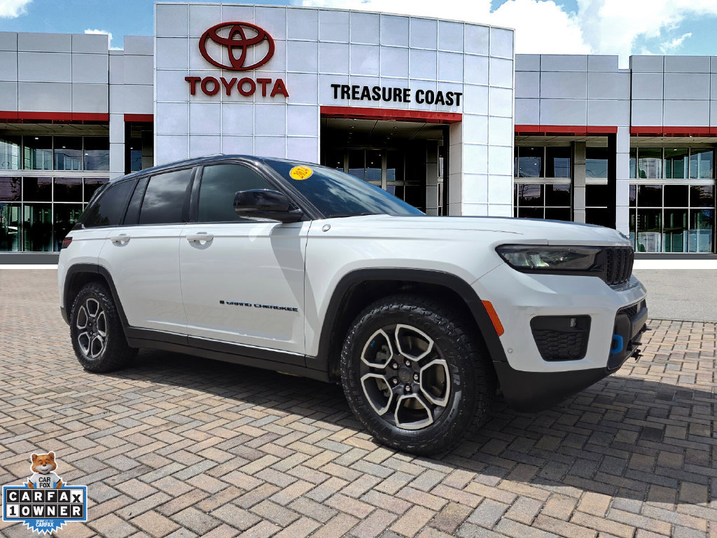 Used 2024 Jeep Grand Cherokee Trailhawk w/ Advanced Protech Group II AWD/4WD image 1