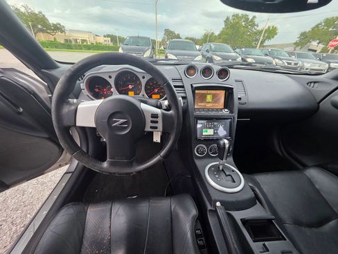 Used 2004 Nissan 350Z Touring image 10