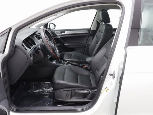 Used 2016 Volkswagen Golf SE image 5