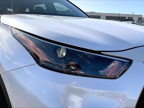 Used 2024 Toyota Highlander LE image 42