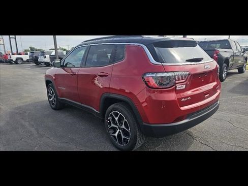 Used 2025 Jeep Compass Limited AWD/4WD image 5