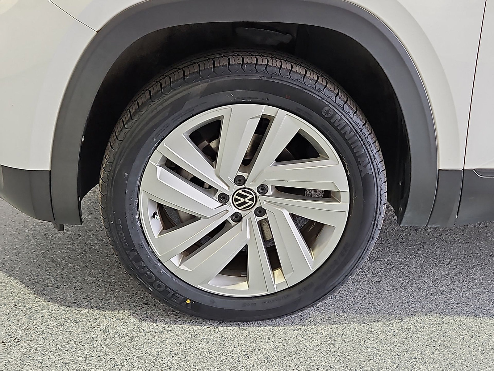 Certified 2022 Volkswagen Atlas Cross Sport SE AWD/4WD image 11