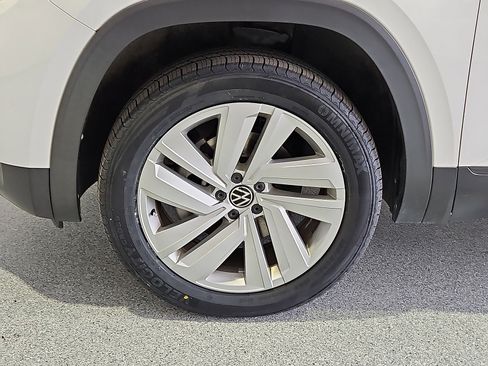 Used 2022 Volkswagen Atlas Cross Sport SE AWD/4WD image 11