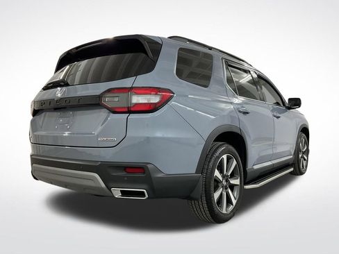 Certified 2025 Honda Pilot Touring image 3