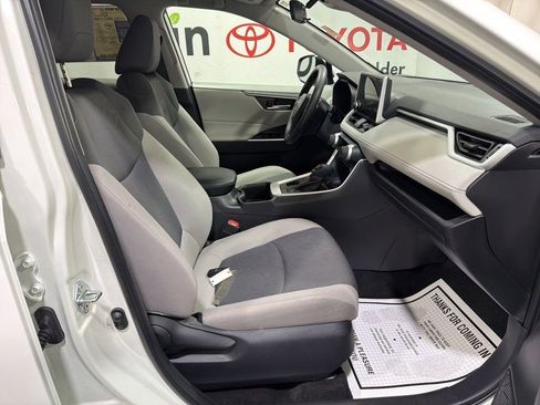 Used 2025 Toyota RAV4 XLE AWD/4WD image 12
