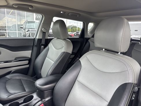 Used 2016 Kia Soul + w/ Primo Package FWD image 29
