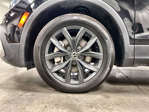 Used 2024 Volkswagen Tiguan SE image 10