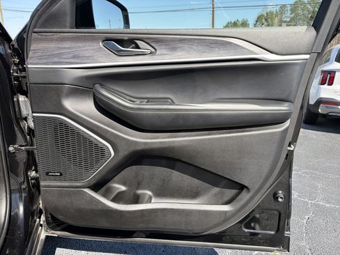 Used 2022 Jeep Grand Cherokee L Limited image 12