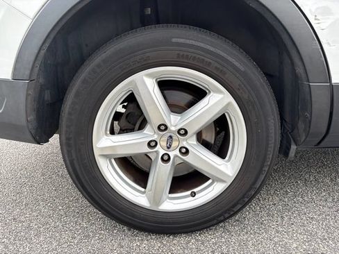 Used 2018 Ford Explorer XLT FWD image 9