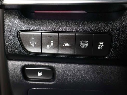 Used 2020 Kia Niro Touring image 40