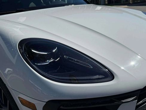 Used 2024 Porsche Macan AWD/4WD image 16